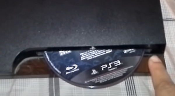 Vložte disk do PS3