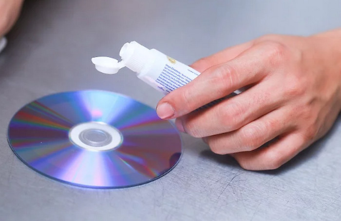 Wipe DVD With Toothpaste