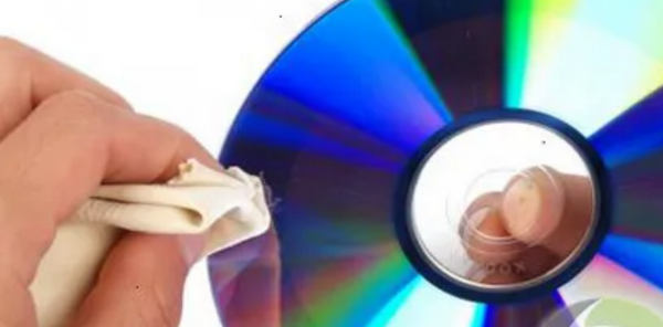 Vyčistěte disk DVD