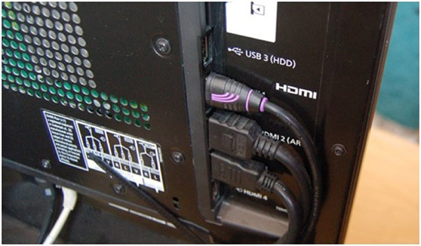 ثم قم بتوصيل كابل HDMI بين التلفزيون الرقمي والمحول.